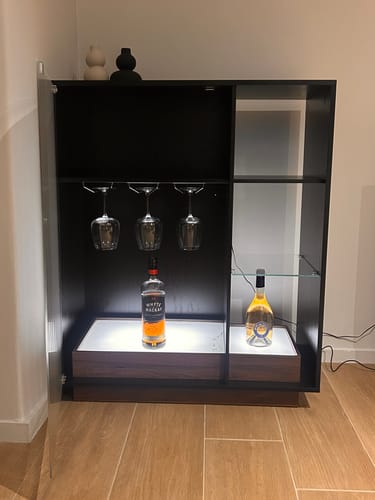 Customer photo review of Ντουλάπι Μπαρ Κάβα με Φωτισμό Μπουφές με LED Ρυθμιζόμενα Μπαράκι με θήκη για ποτήρια Γυάλινη πόρτα BB-K361B21