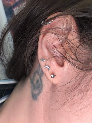 Customer photo review of Mini Pendientes Místicos