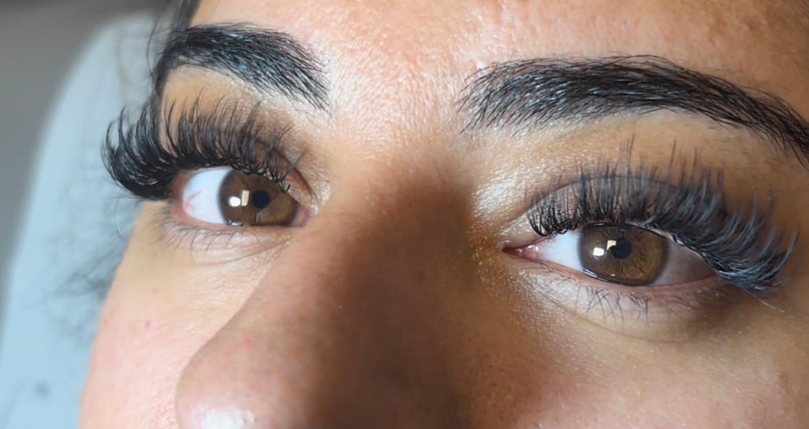 Customer photo review of VEYESINC Cashmere Luxe Lashes