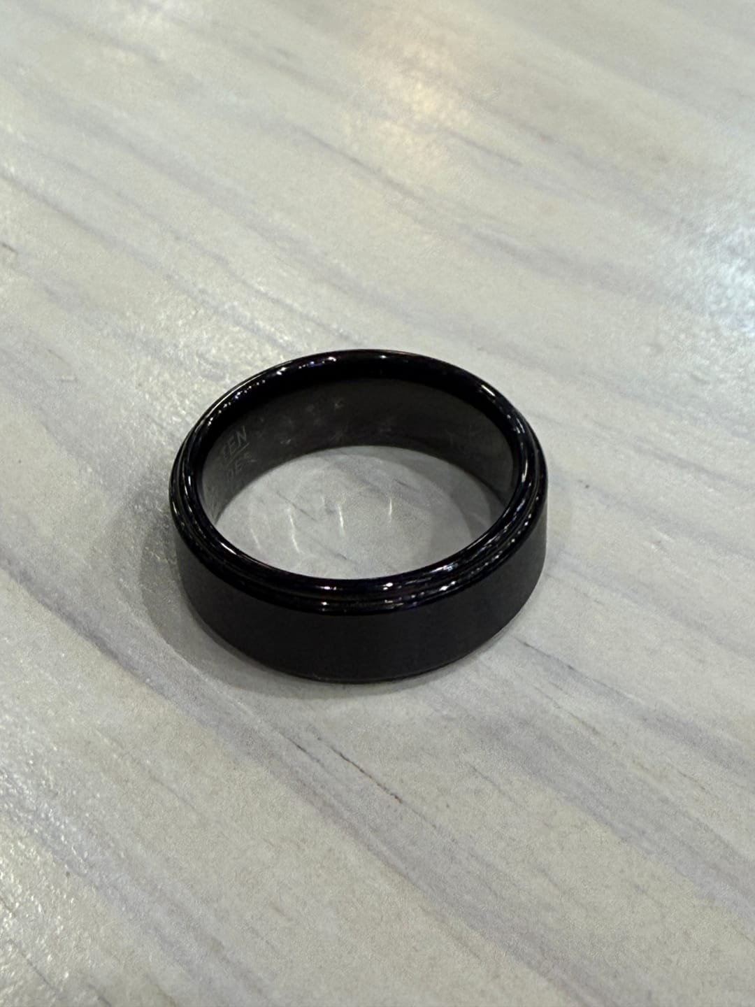 Customer photo review of Anillo Essential Strong Black Carburo de Tungsteno