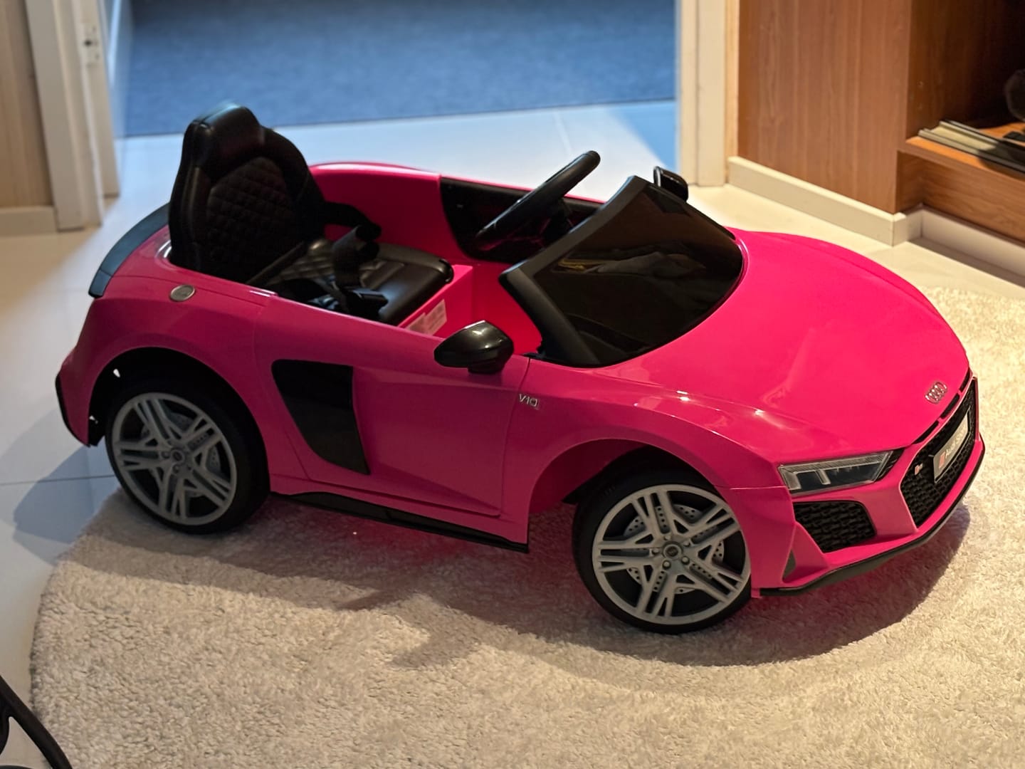 Customer photo review of Milly Mally Audi R8 Spyder akkukäyttöinen ajoneuvo vaaleanpunainen