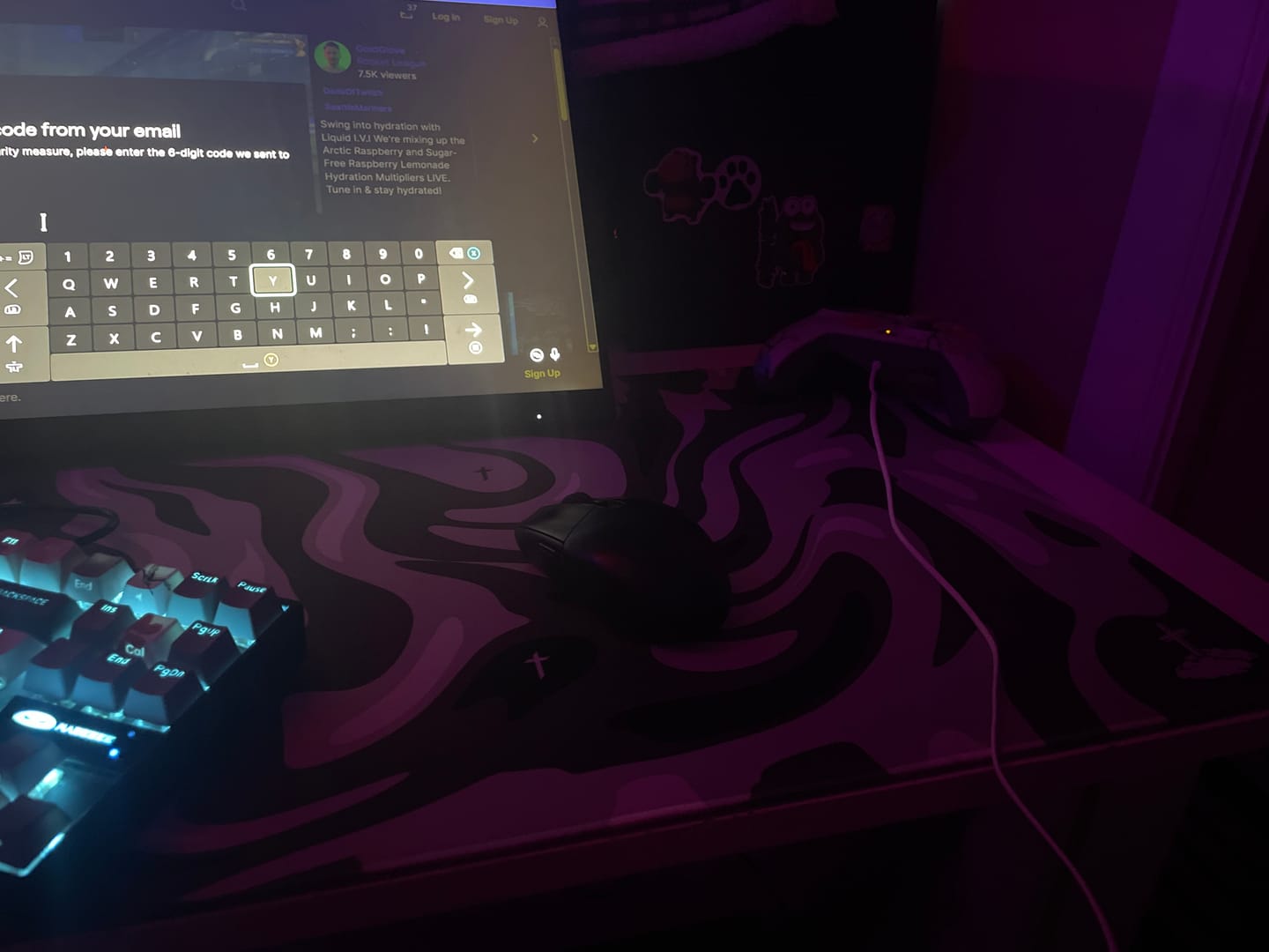 Customer photo review of Black Liquid Mousepad