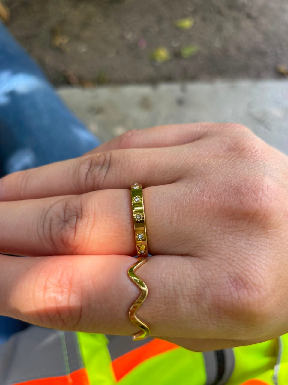 Customer photo review of Anillo Con Mini Flores Zirconias