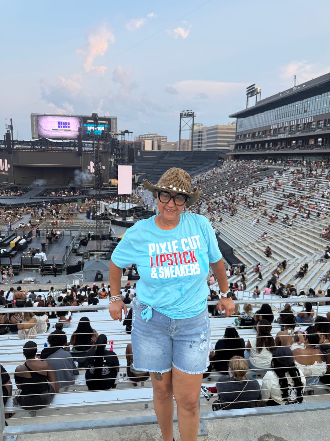 Customer photo review of Pixie Cut, Lipsitck, & Sneakers Tshirt-Sky Blu