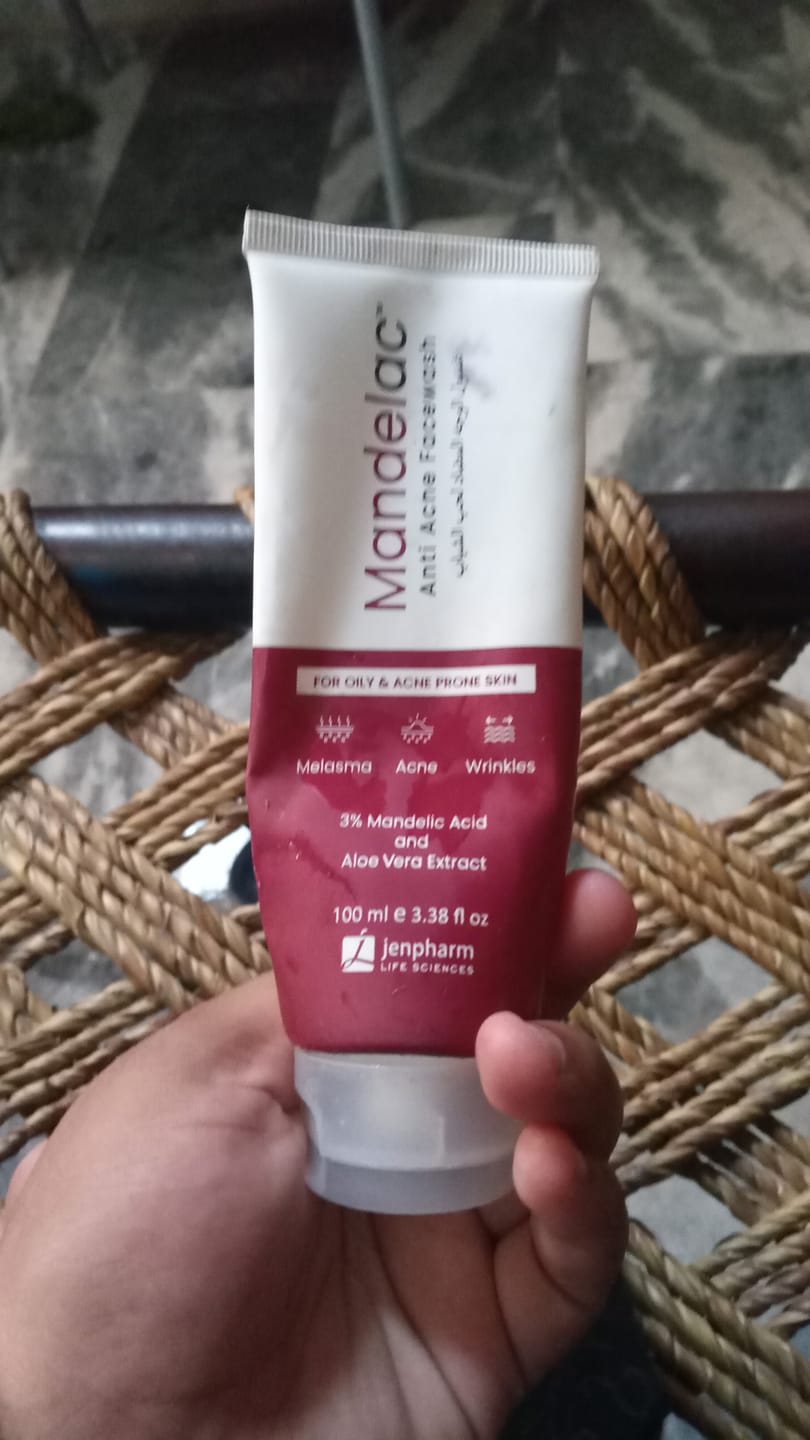 Customer photo review of MandelAC Facewash