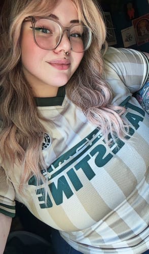 Customer photo review of JBEXTENSION 22 Inches Scalpiana Long Wave Apricot 3.5X4 Hard Silky Top Natural Scalp Effect Wig with Bangs OSSIE APRICOT