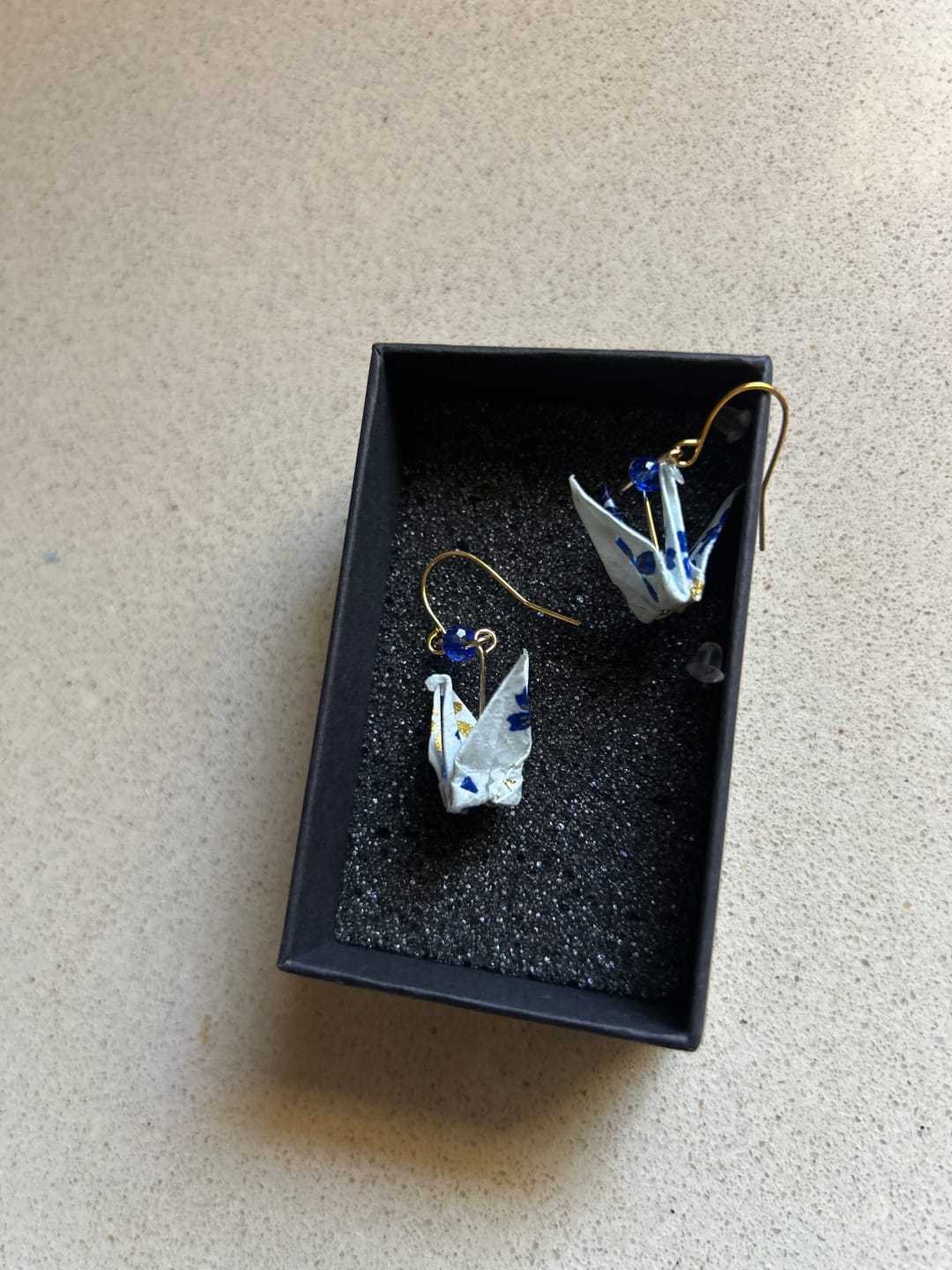 Customer photo review of Pendientes Grulla Origami