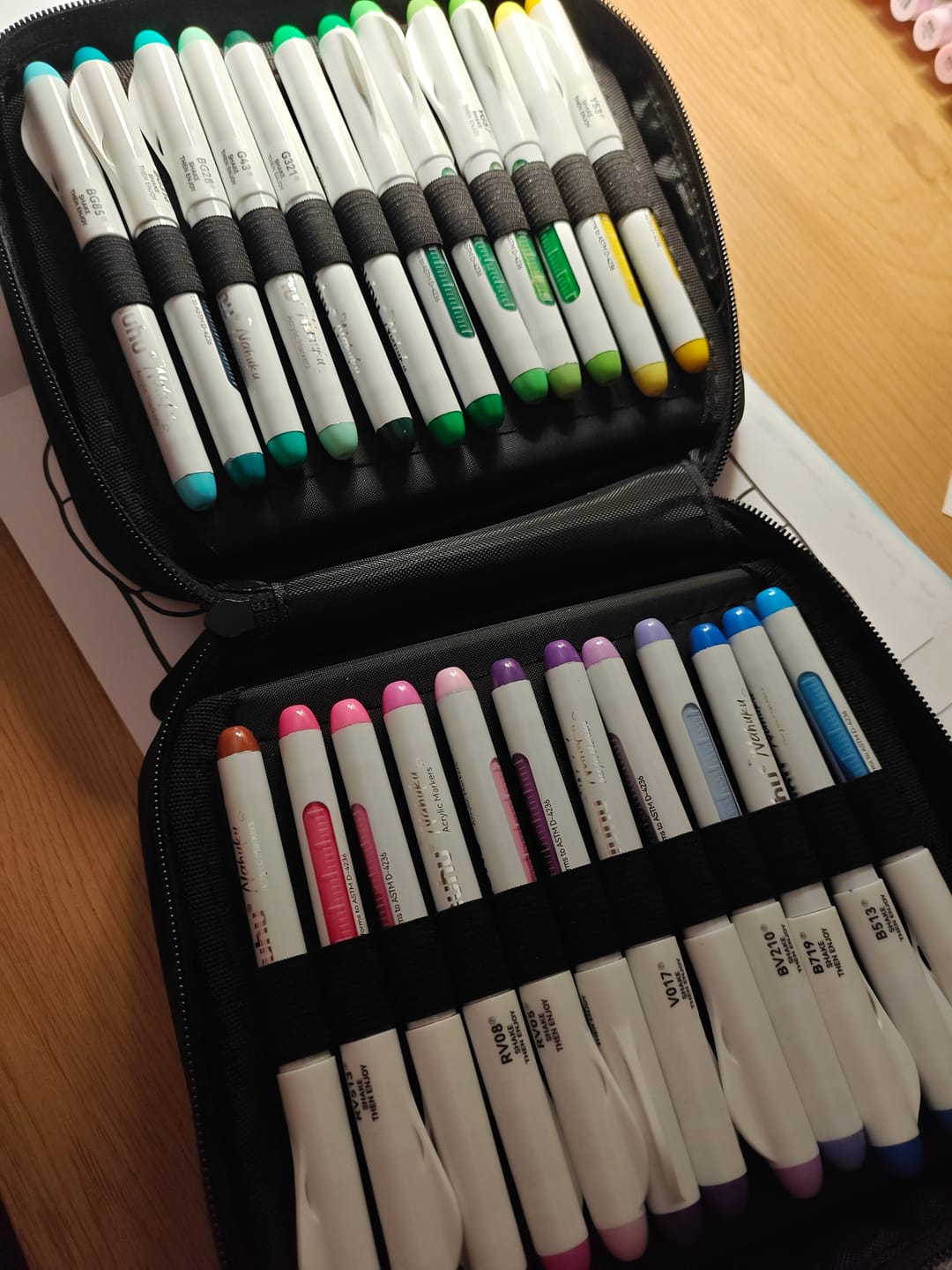Customer photo review of Ohuhu Nahuku Direct-ink Acrylic Markers