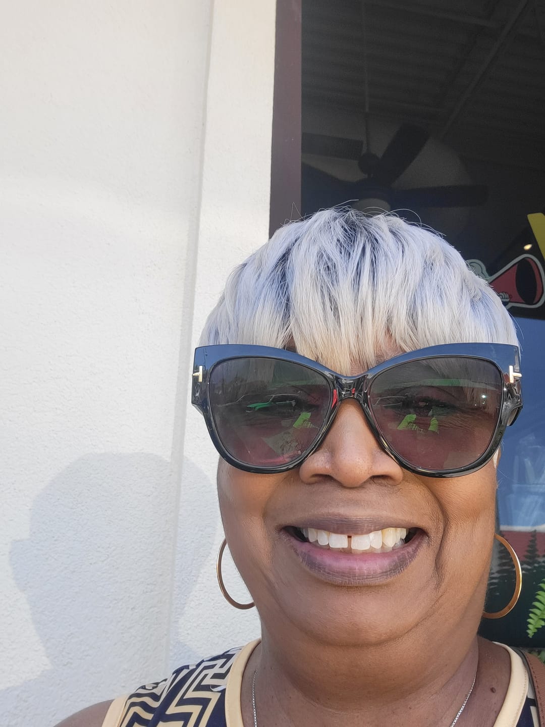 Customer photo review of Outre Wigpop Full Wig - NOLA