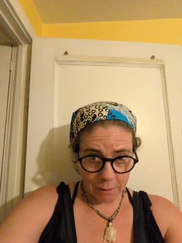 Reviewer wearing a Poseidon Bandana with blue, black, and white patterns on their head.