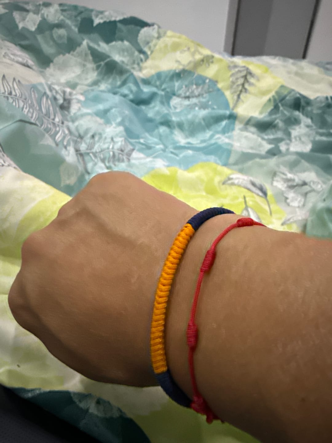 Customer photo review of Pulsera Tibetana Colombia – Orgullo, Raíz y Corazón