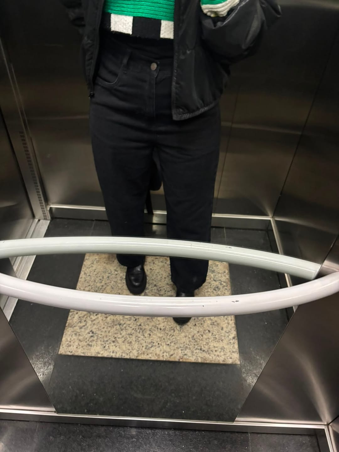 Customer photo review of Calça Jeans Reta Araçá Preta