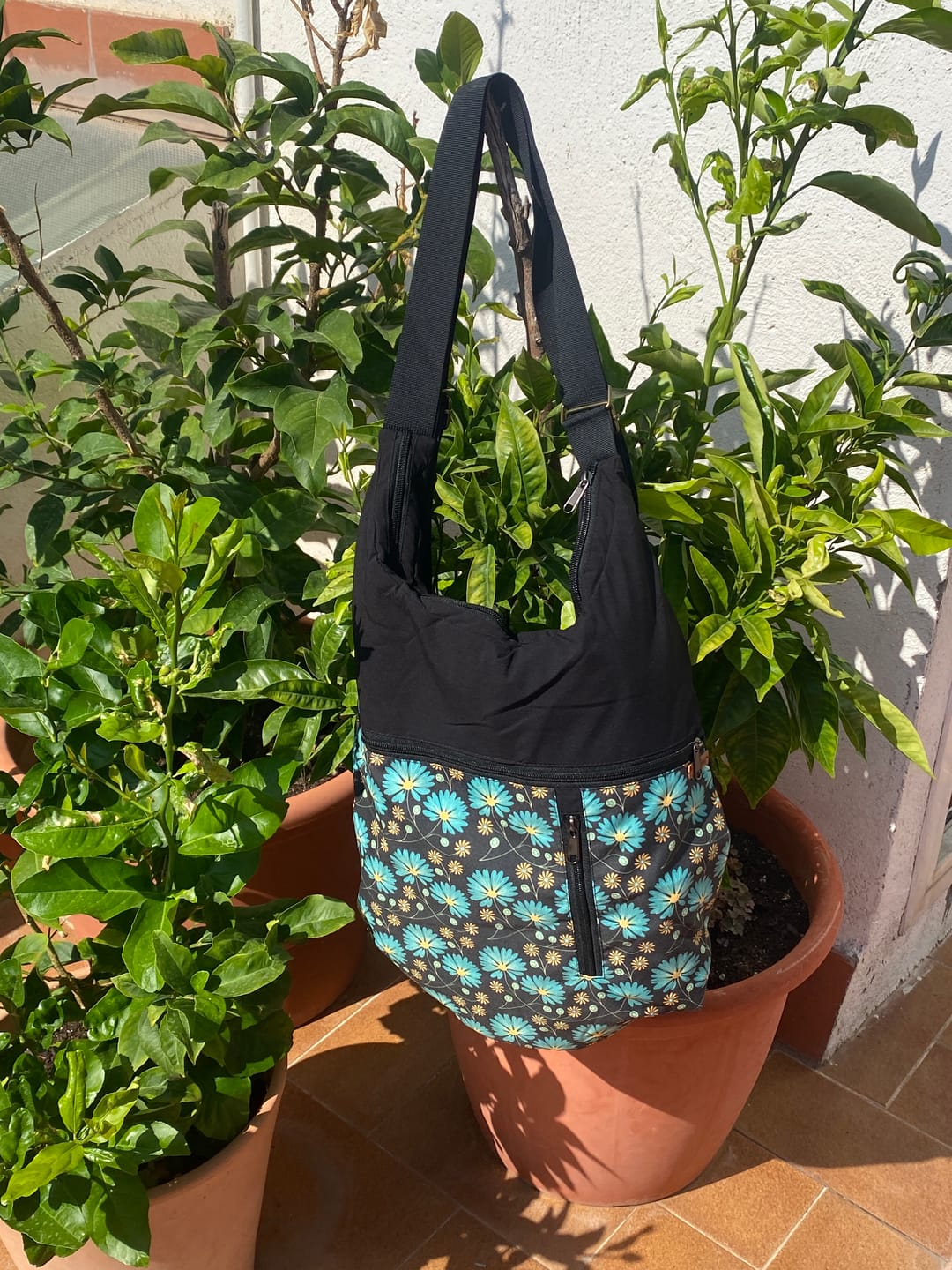 Customer photo review of Mochila - Bolso - Tote Bag Impermeable · Multifunción · "Nepal" Turquoise Flowers · Súper ligera · Pieza Núm. 19303