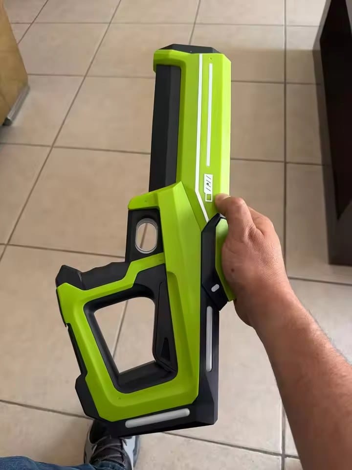 Customer photo review of AquaBlitz Wasserpistole | Automatisch nachfüllen und losspritzen