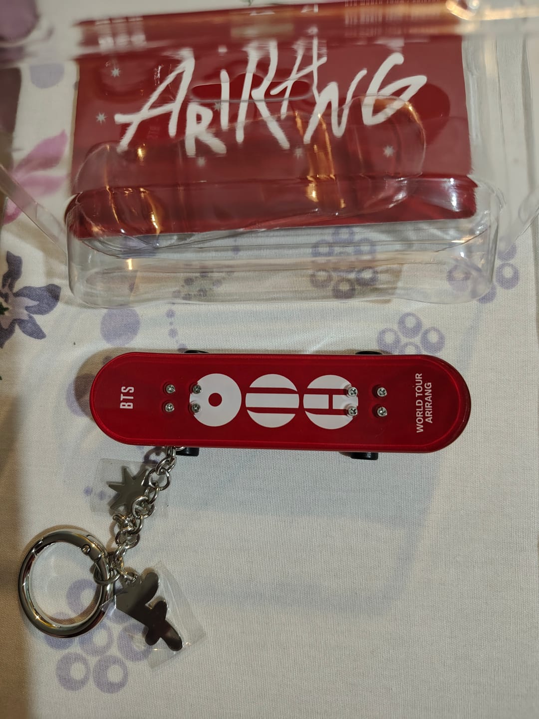 Customer photo review of [2ND PRE-ORDER] BTS - ARIRANG WORLD TOUR OFFICIAL MD MINI SKATEBOARD KEYRING