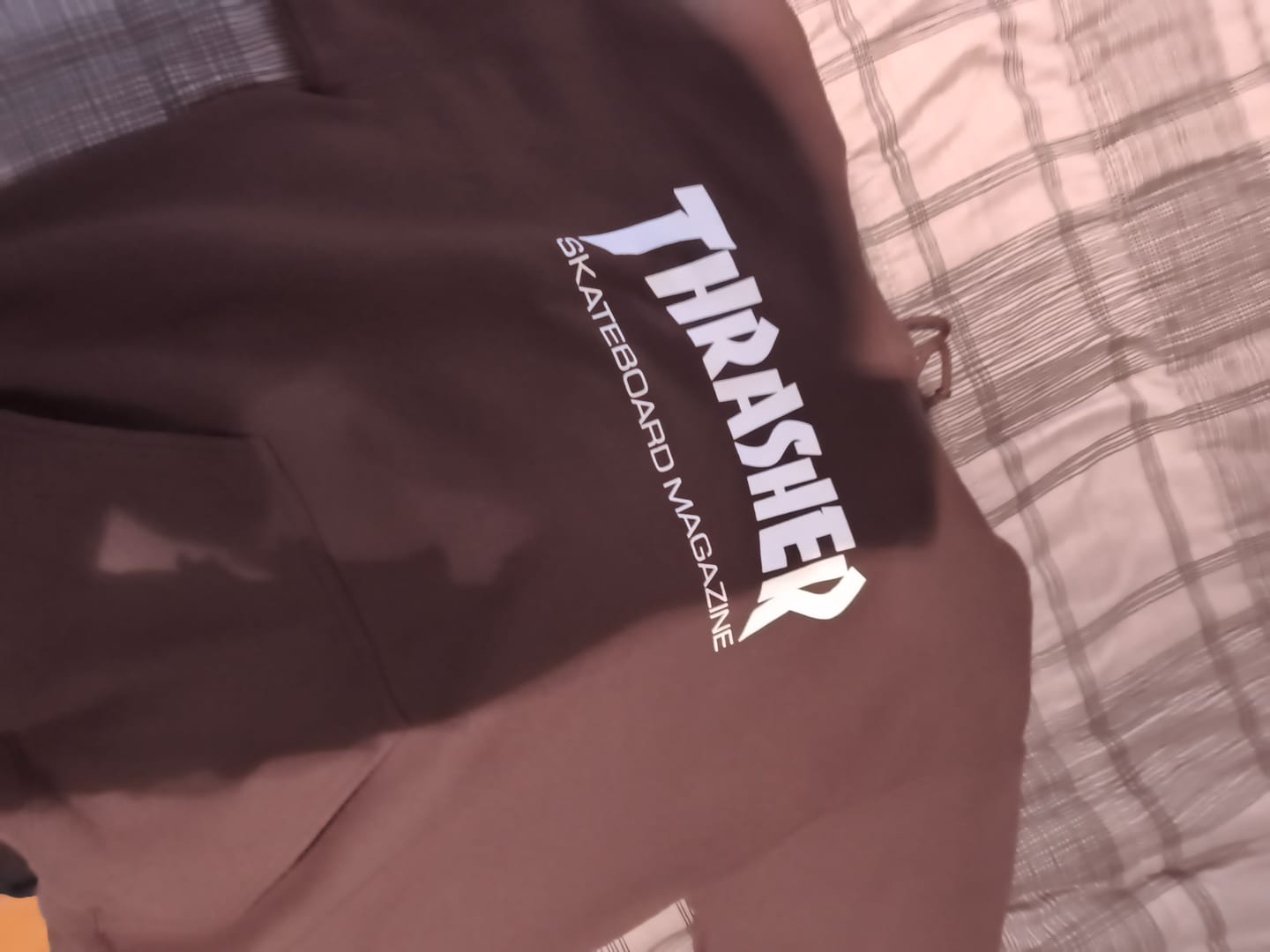 Customer photo review of Thrasher - Poleron Canguro Skate Mag Dark Chocolate/White