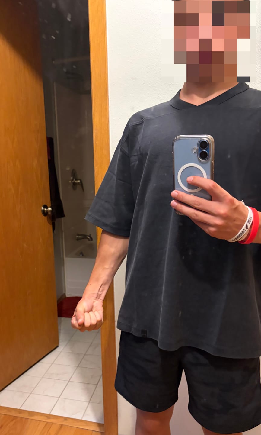 Customer photo review of 4196 - V-Neck Soft Tees