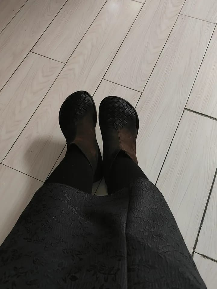 Customer photo review of Handmade Retro Leather Wide Toe Box Ankle Boots