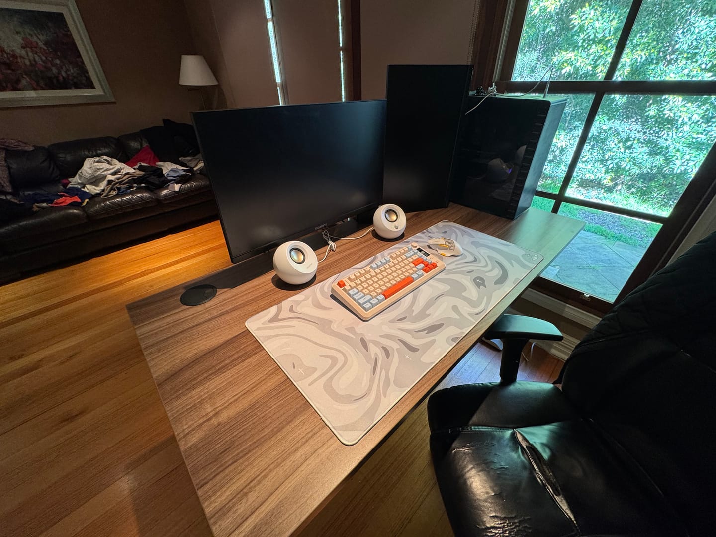 Customer photo review of Liquid White Mousepad