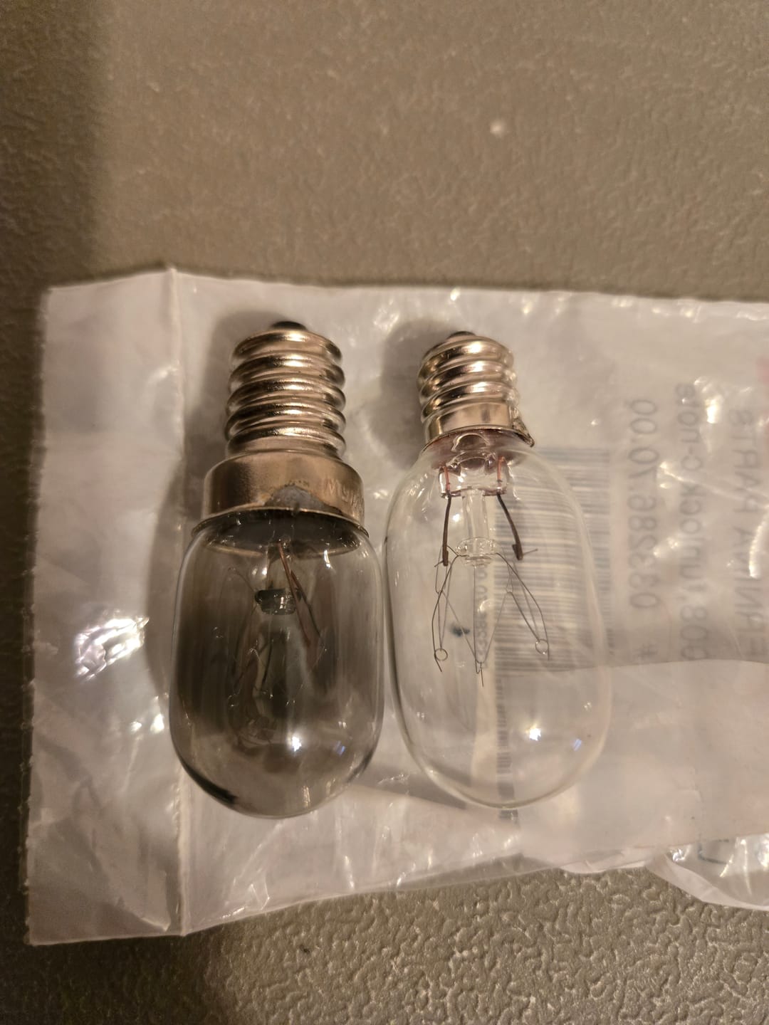 Customer photo review of Light Bulb, Turn & Lock (15 Watt)