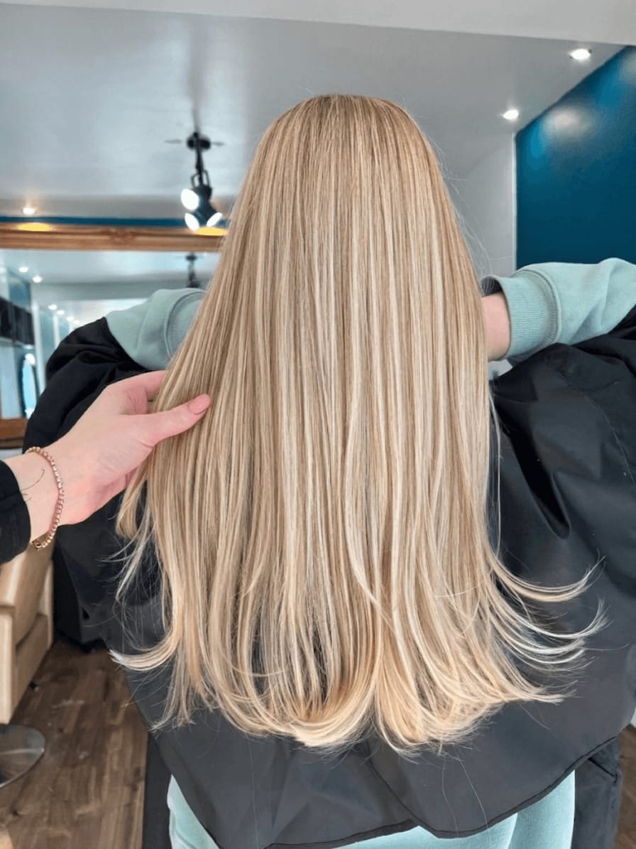 Customer photo review of Virgin Genius Weft Brazilian Human Hair Beige Blonde Highlights (#18P613)