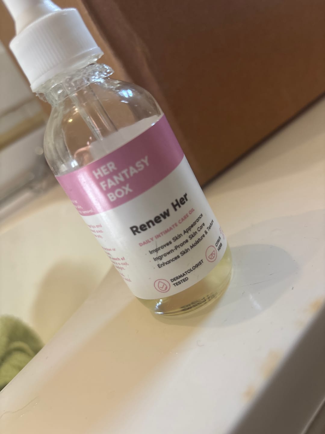 Customer photo review of Her Fantasy Box Renew Her Yoni Oil - For Dryness, Ingrown Hair, Dark Marks & Scars