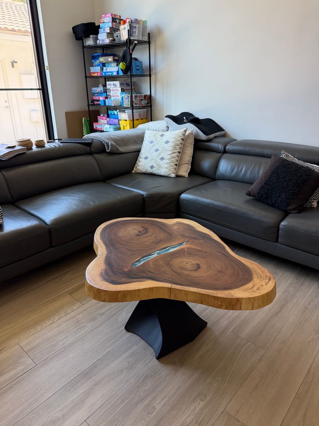 Customer photo review of Coffee Table Base 121S Tulipe 16.2" H Mid-Century Modern Style