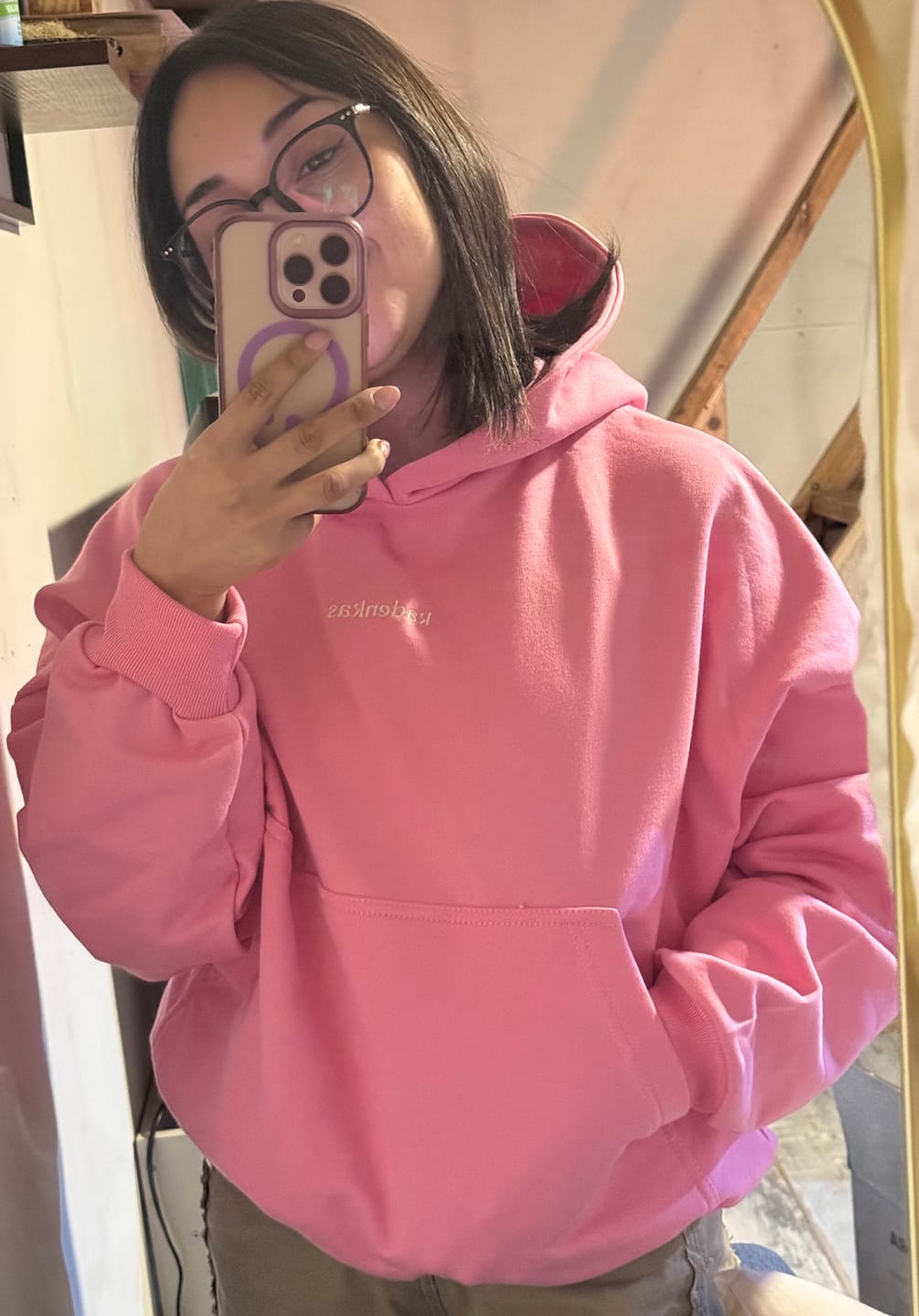 Customer photo review of POLERÓN HOODIE ROSADO - OVERSIZE CON GORRO LOGO BORDADO