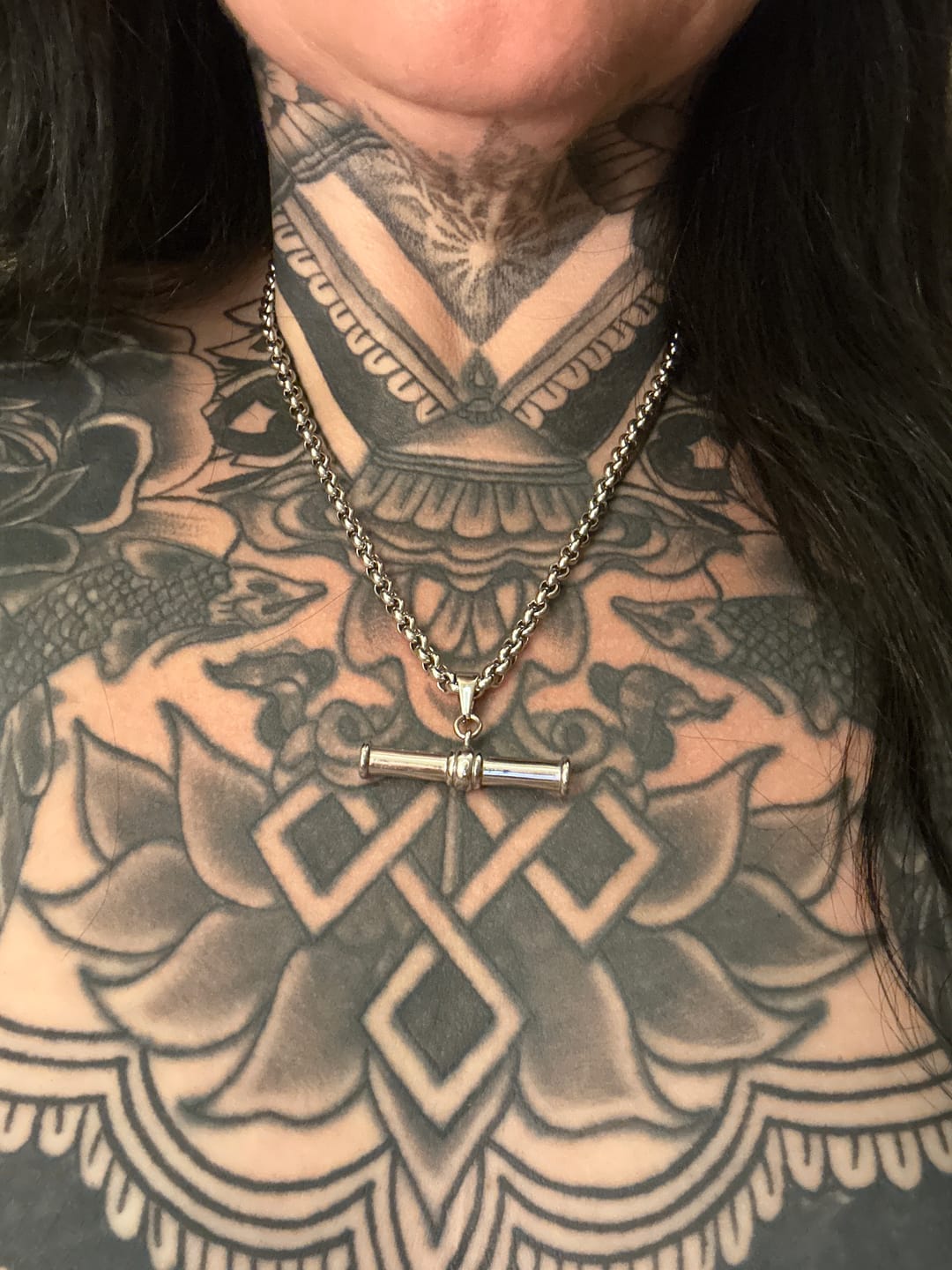 Customer photo review of XL T-Bar Necklace silver