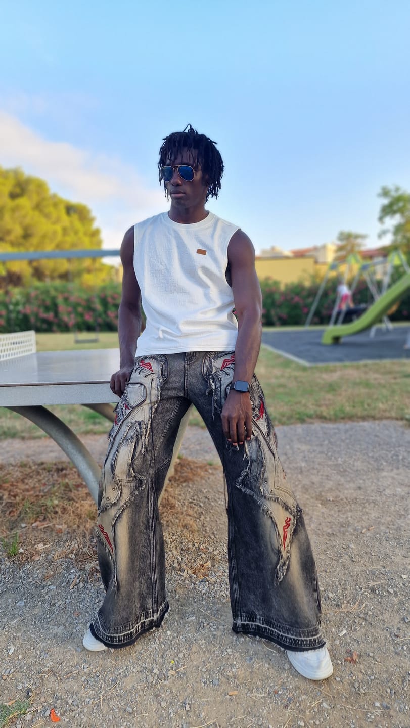 Customer photo review of Personsoul Red-Embroidered Totem Wide-Leg Denim Jeans 6424