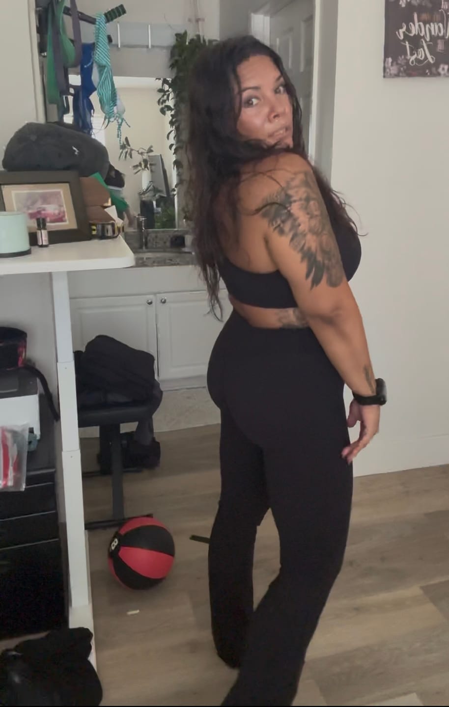 Customer photo review of W2229 Buttersoft Scrunch Band Flare Leggings (reg)