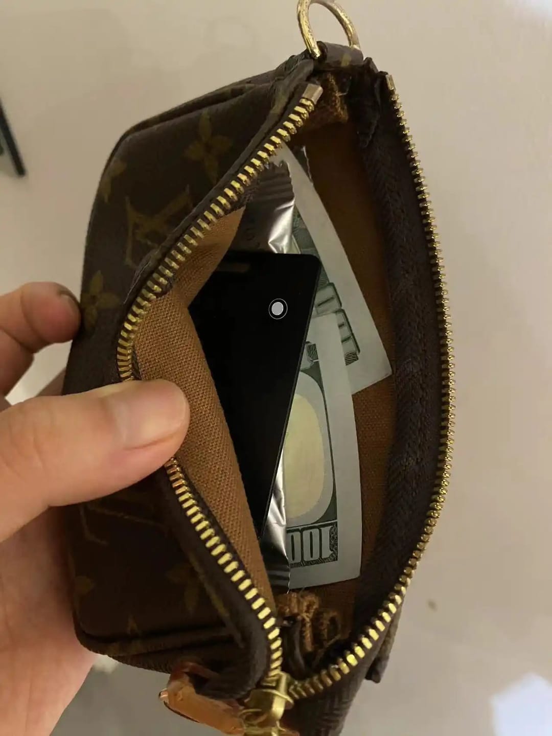 Customer photo review of Vibneo Tracking Card Pro