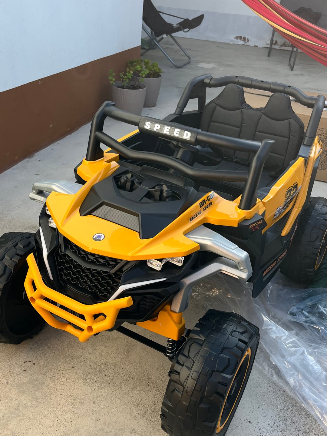 Customer photo review of Carro Elétrico para Criança Buggy Speed Amarelo 4x4 12v c/ RODAS DE BORRACHA & ASSENTO EM PELE