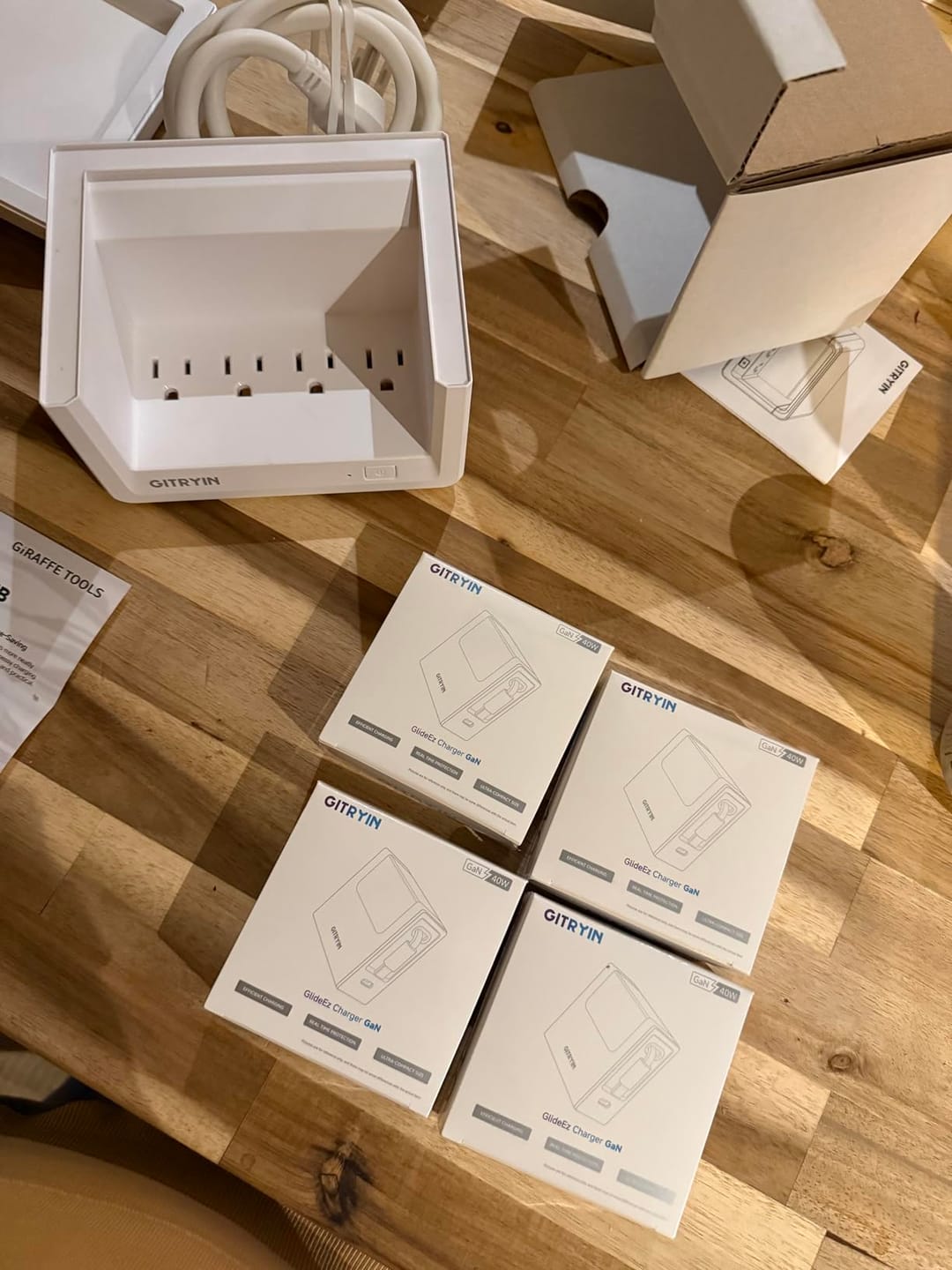 Customer photo review of Gitryin Desktop Charging Station 12-in-1 (40W Combo)