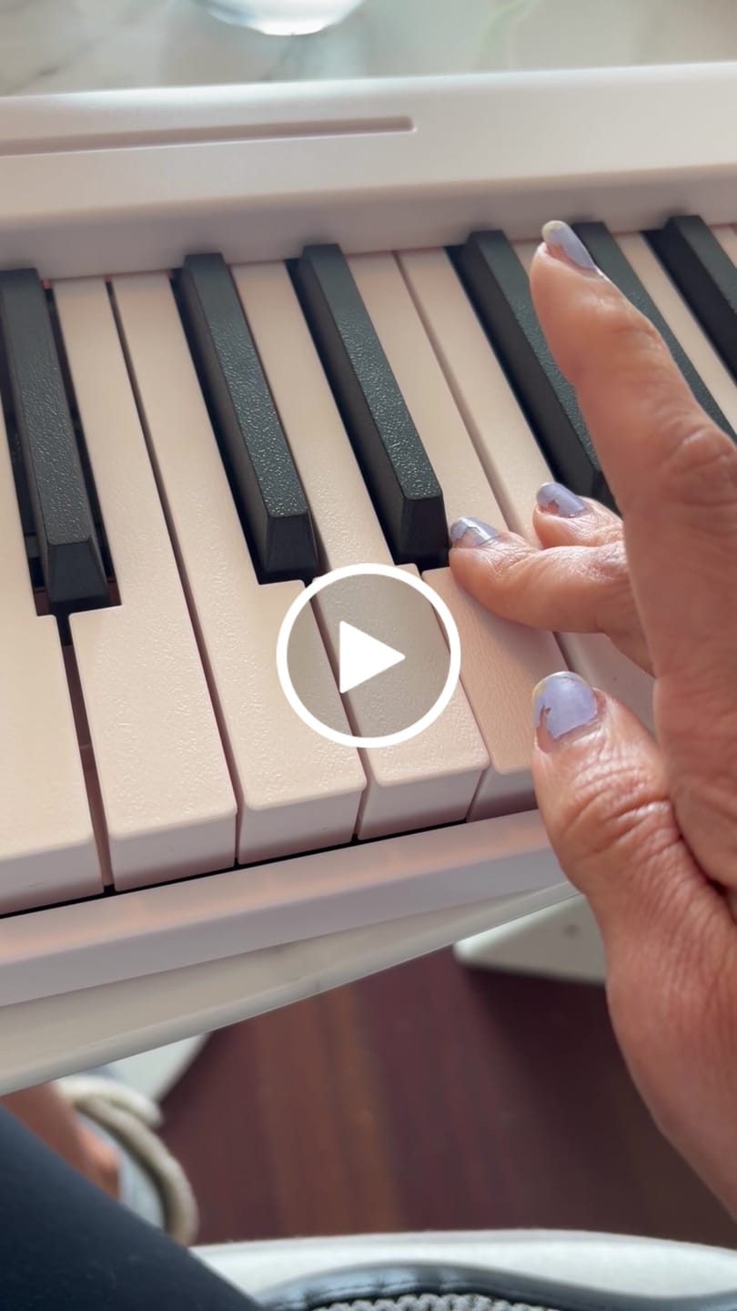 Customer video review of Donner DP-06 61 Keys Semi-weighted Portable Keyboard with Bluetooth for Beginner