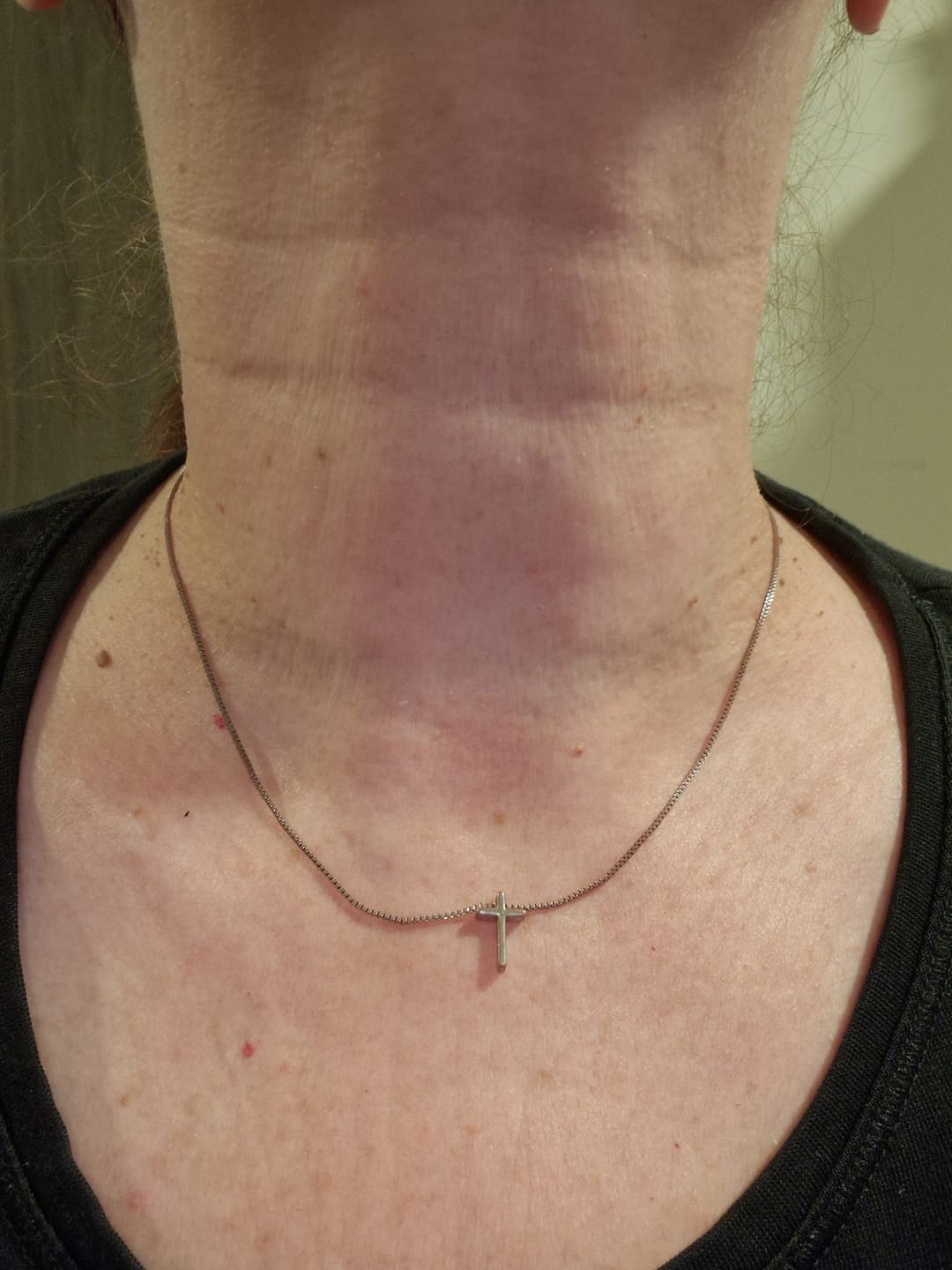 Customer photo review of Collier Croix Argent Ras de Cou