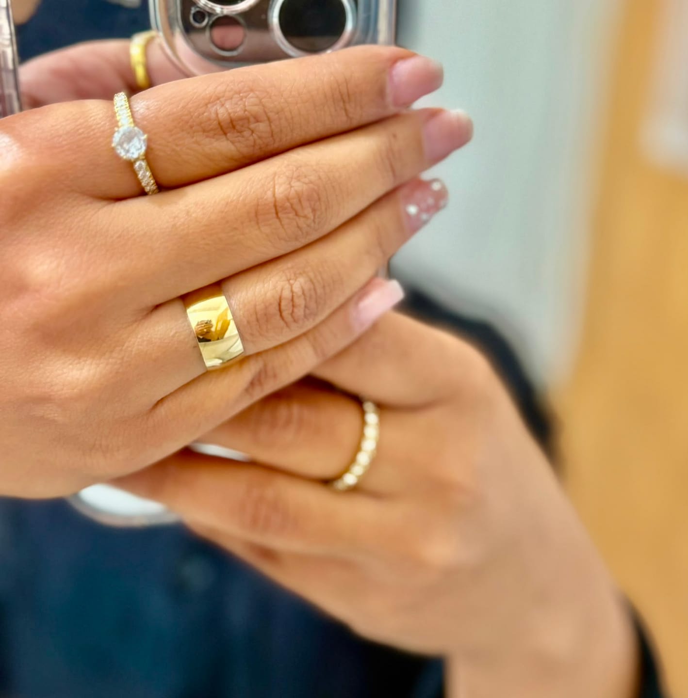 Customer photo review of Anel Solitário Pedras Brilhantes Banhado em Ouro 18k