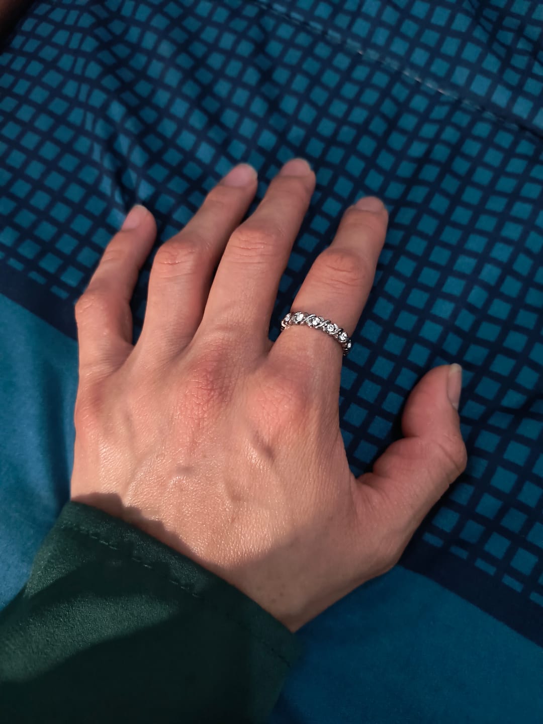 Customer photo review of Anillo Infinity Plata + Zirconia
