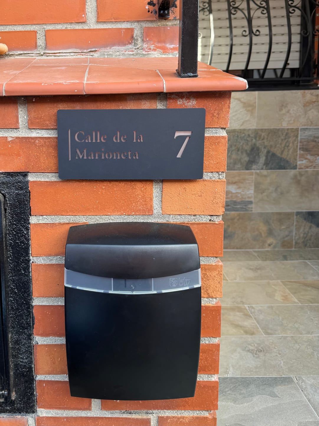 Customer photo review of Numero civico e testo modello Stencil Horizontal