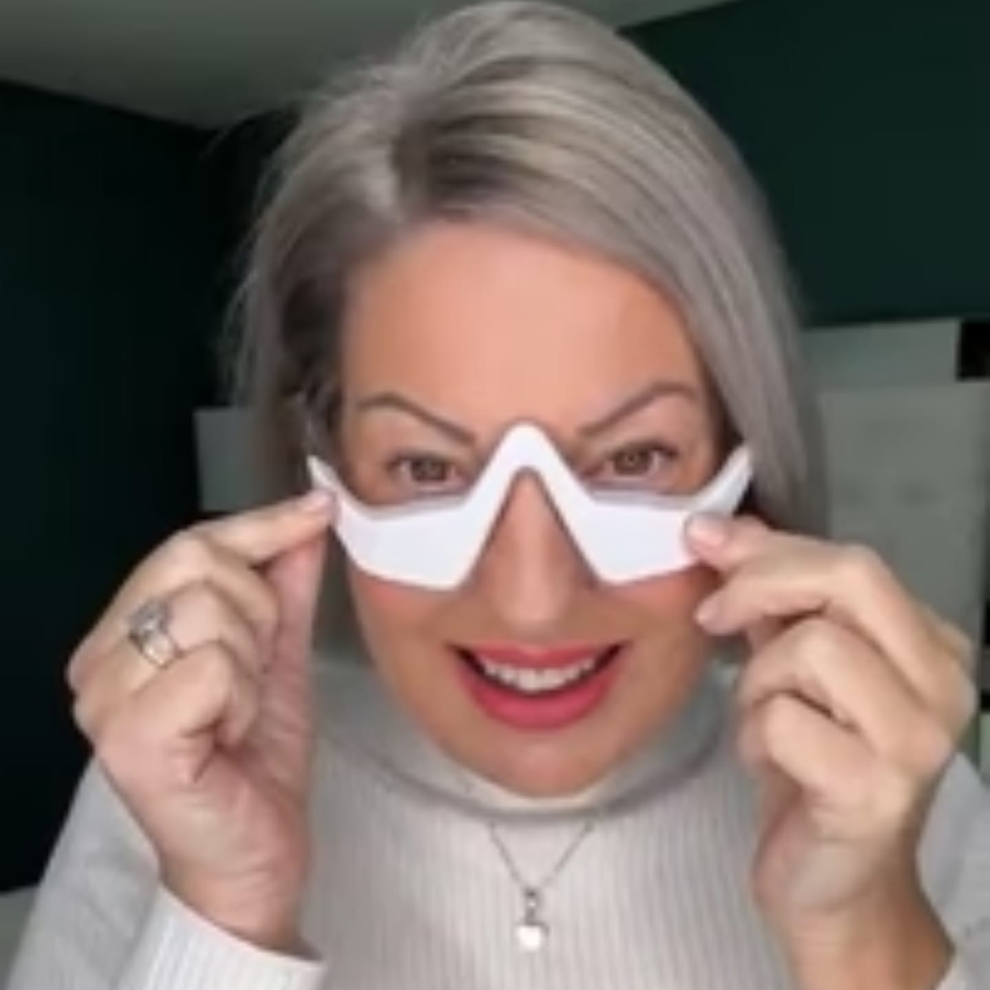 Customer photo review of LUMIN EYE™ Rotlicht & EMS Brille