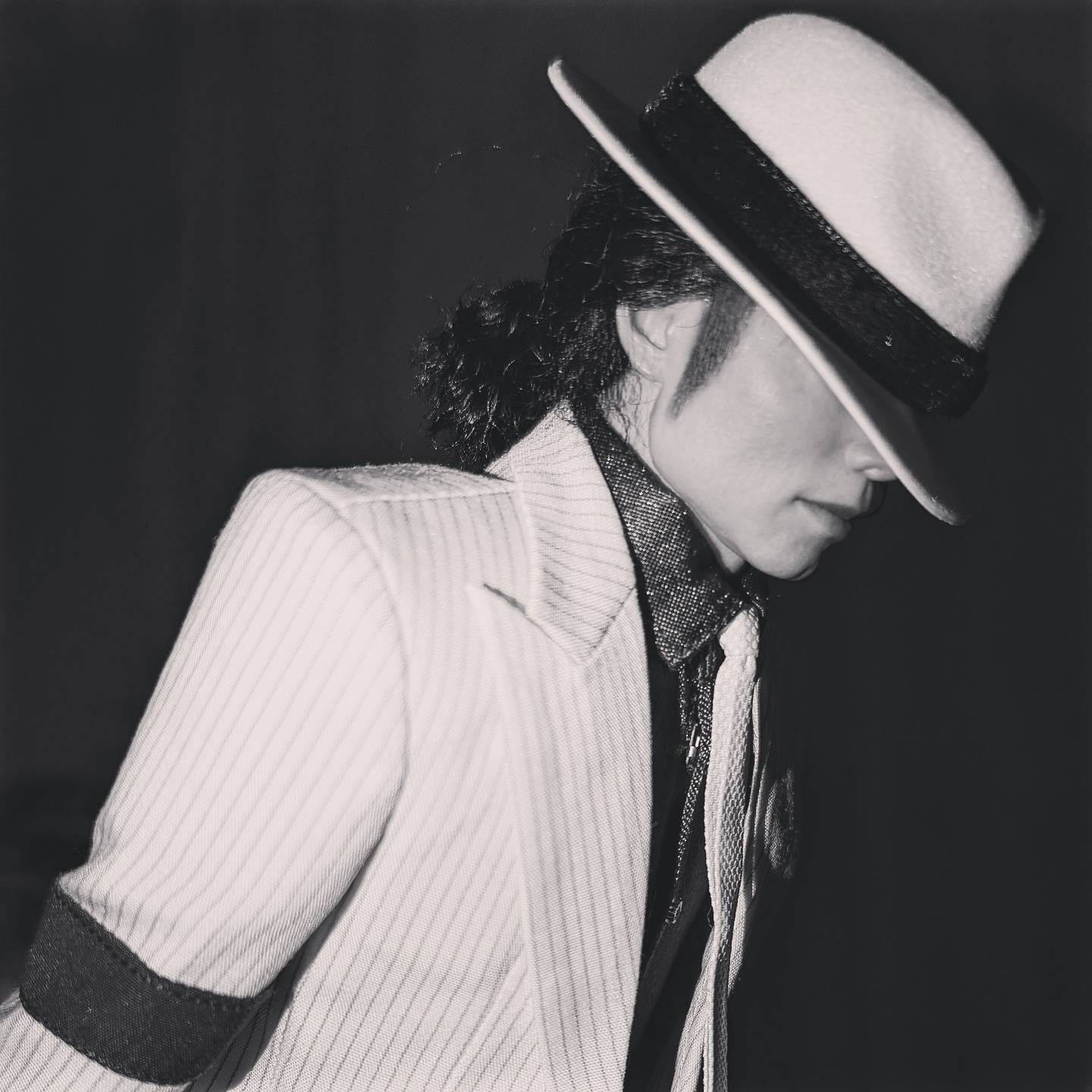 Customer photo review of MJ - Smooth Criminal 1/6 Collectible Figure