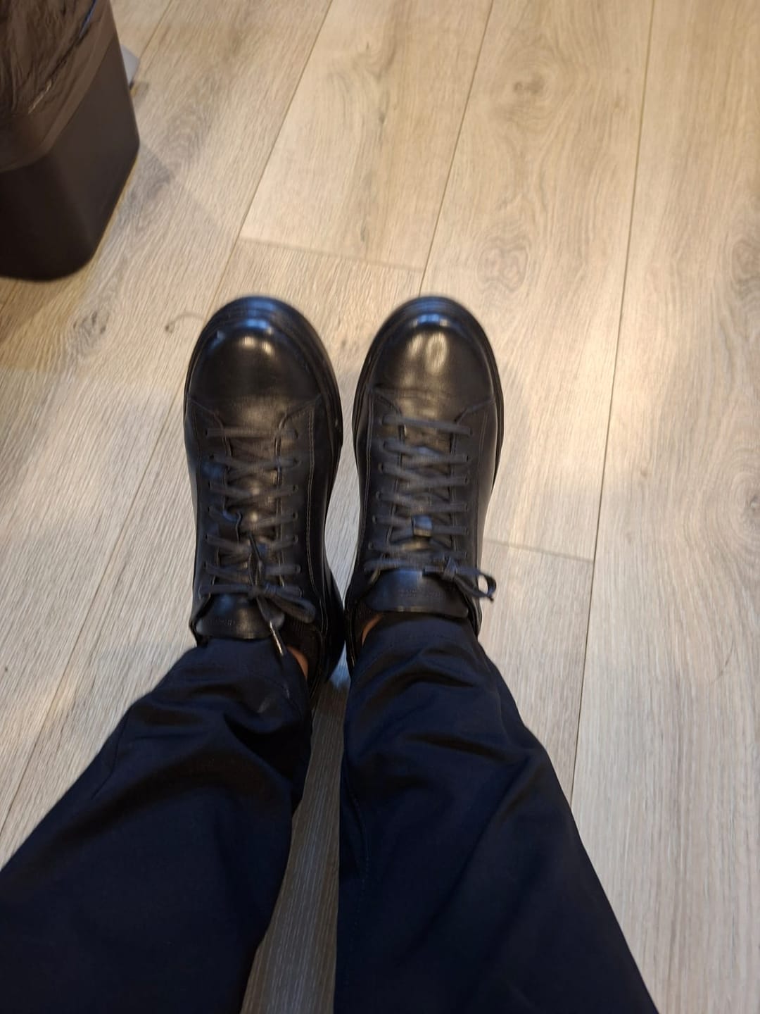 Customer photo review of SNEAKER CASUAL ULTRA LIGERO PIEL NEGRO