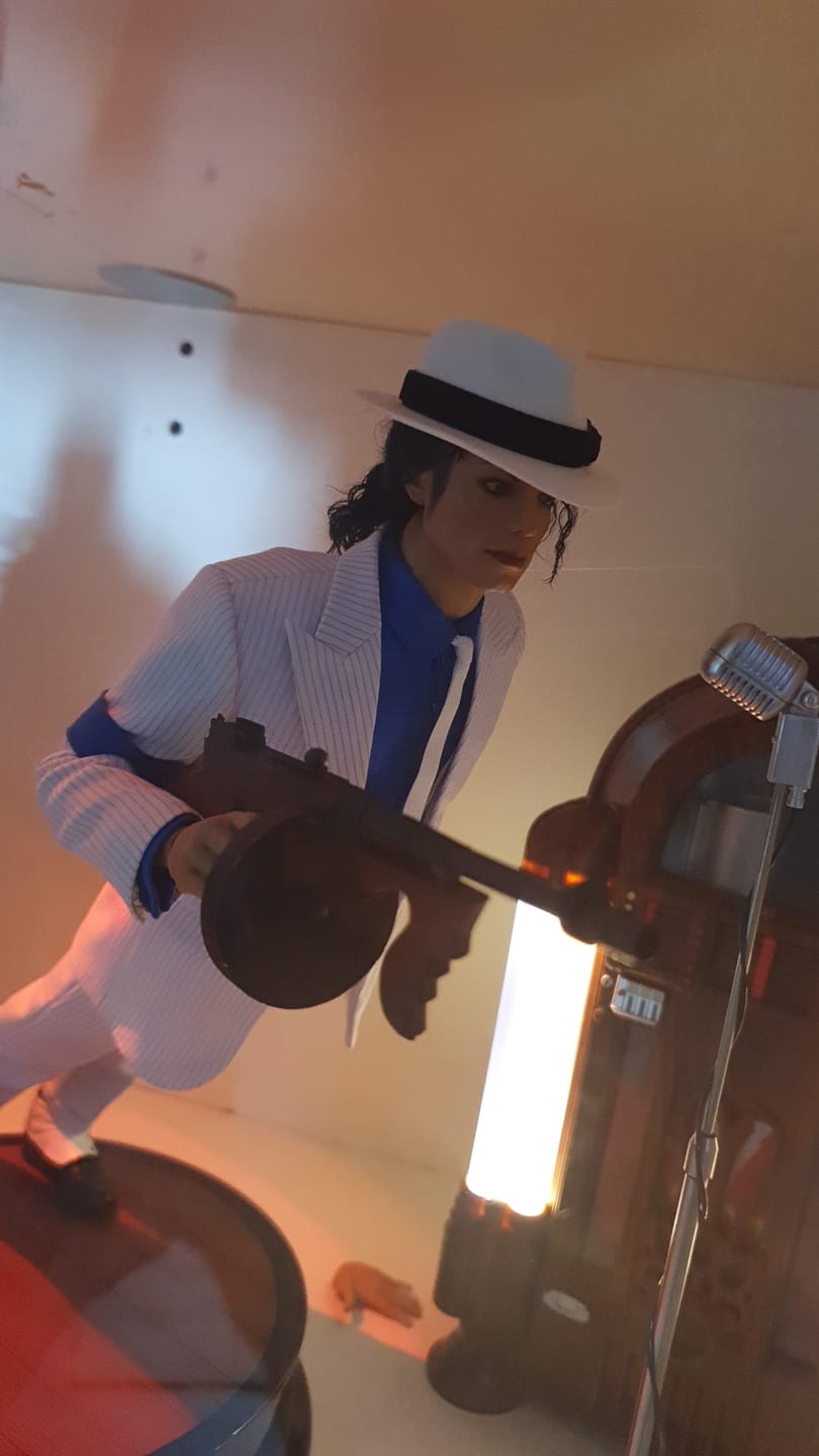 Customer photo review of MJ - Smooth Criminal 1/6 Collectible Figure