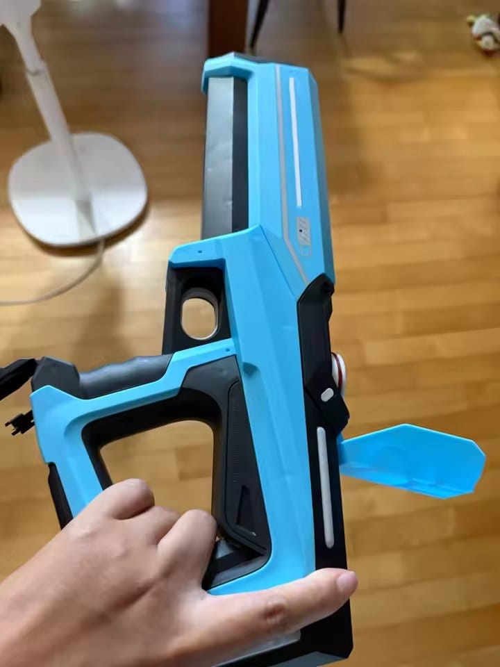 Customer photo review of AquaBlitz Wasserpistole | Automatisch nachfüllen und losspritzen
