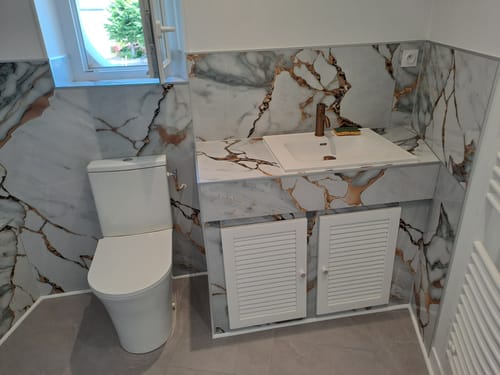 Customer photo review of Panneau Mural PVC Marbre Qatar – Veiné doré, Facile a Poser
