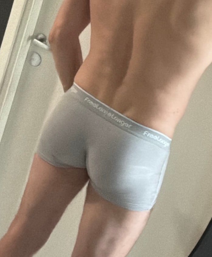 Customer photo review of FreeLonger Men's Comfy Separate Support Pouch Trunks