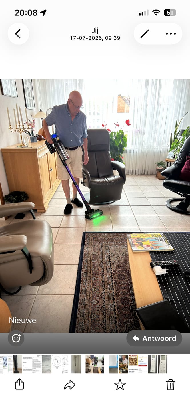 Customer photo review of Krachtige steelstofzuiger met automatische stofherkenning / Tot 60 minuten gebruiksduur / Zakloze stofzuiger voor tapijt, harde vloeren en dierenharen / 480W