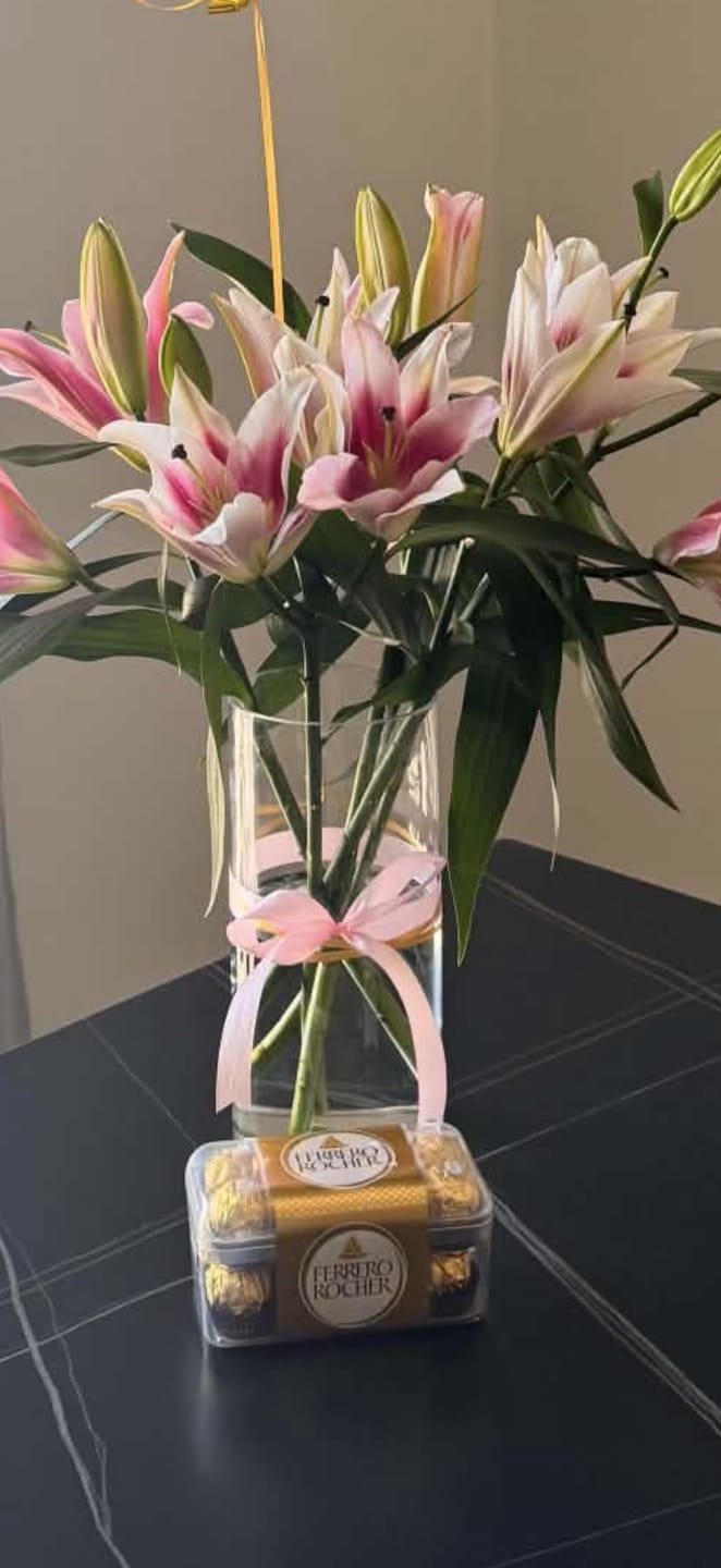 Customer photo review of Premium Pink Lily Bouquet in Glass Vase - 5 Pieces