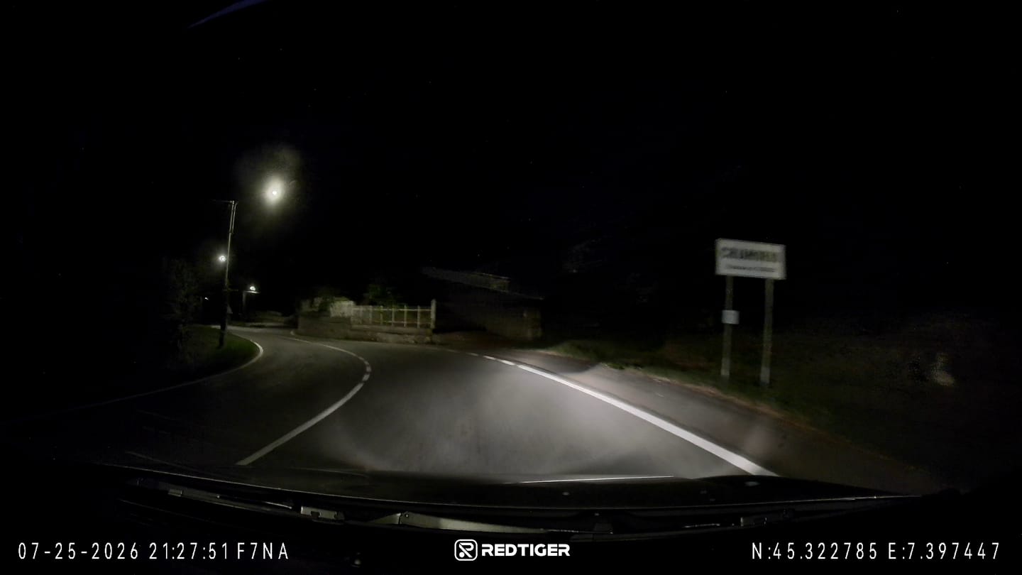 Customer photo review of Redtiger F7NA 4K Sony STARVIS 2 Front and Rear Dash Cam