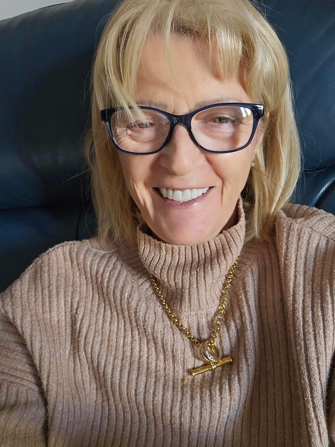 Customer photo review of XL T-Bar Necklace